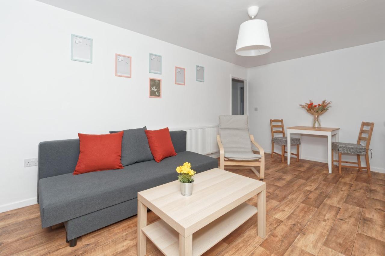 Modern, But Cosy Apartment Queensbury