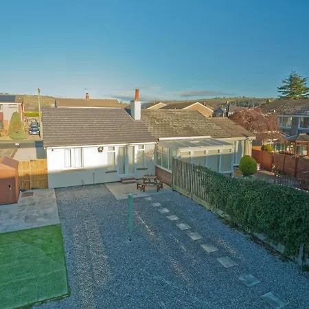 Modern, But Cosy Bungalow Queensbury Exterior photo